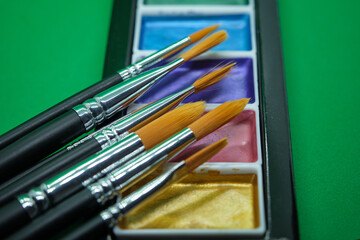 make up brushes in a box