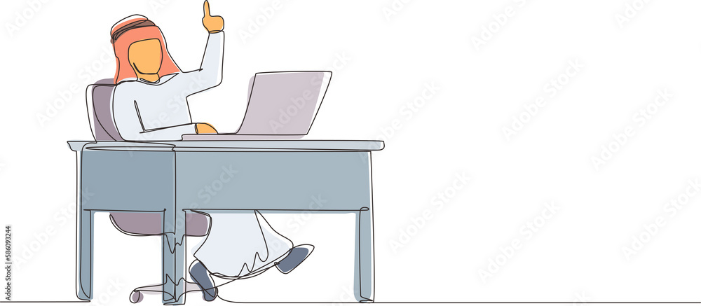 Poster single one line drawing arabic businessman getting bright new idea while working with laptop on desk