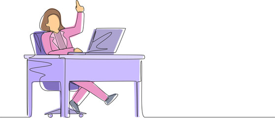 Continuous one line drawing businesswoman getting bright new idea while working with laptop on desk. Female manager working with computer at desk. People get idea. Single line design vector graphic