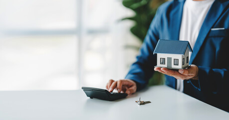 Fototapeta premium Real estate broker.Agents deliver sample houses to customers, mortgage contracts, loans, hire-purchase contracts and house sales. real estate concept