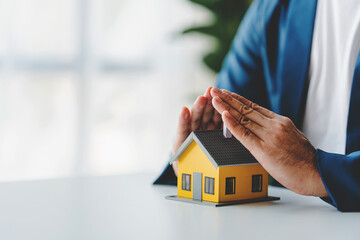 Real estate broker.Agents deliver sample houses to customers, mortgage contracts, loans,...