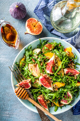 Autumn fig and arugula salad