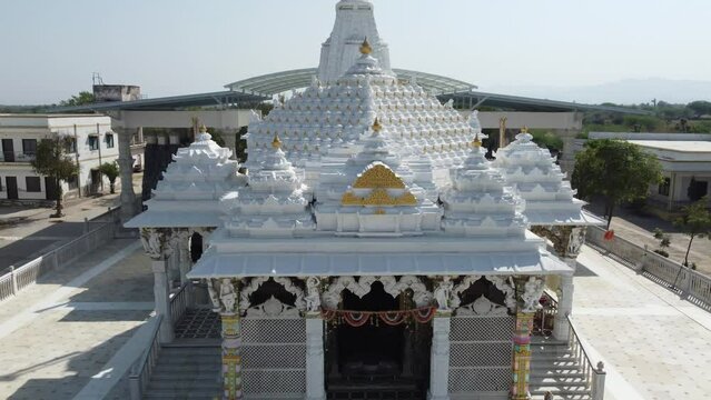 Unhel, Rajasthan, India 12th March 2023: 4k Drone shots of Shri Nageshwar Parshwanath Tirth or Shri Jain Shwetamber Nageshwar Parshwanath Tirth Pedhi is a Jain Temple. Standing Jain Murti or Idol.