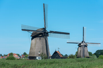 Fototapeta na wymiar Windmühlen Strijkmolen in Oterleek. Provinz Nordholland in den Niederlanden