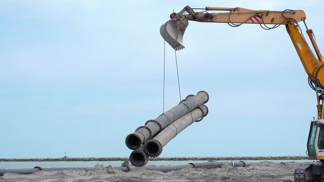 Transport of beach nourishment hoses