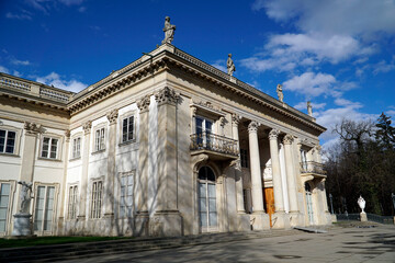 Obraz premium Palace on the Isle in Lazienki Krolewskie - Royal Baths Park in Warsaw, Poland
