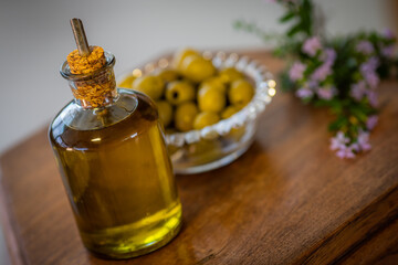 Azeite de mesa para preparos da culinária. Uso em jantar e almoço. Azeite de oliva.