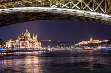 Fototapeta na wymiar Parliament, Danube and Royal Palace in Budapest, Hungary. Night photo shoot