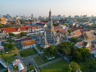Naklejka premium Aerial view Temple of dawn Wat Arun sunset light sightseeing travel