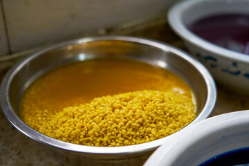 The process of making five-color glutinous rice, a traditional food for the Chinese Ching Ming Festival