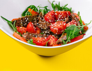 Straccetti Grilled beef with arugula and tomatoes