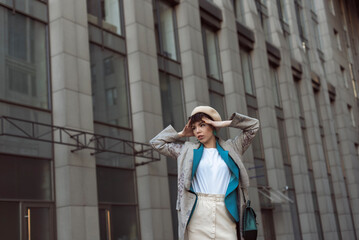 Brunette in a beret in the autumn city