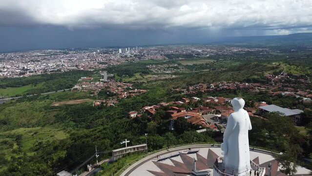 Juazeiro do Norte Crato Cariri Cear&aacute; Cidade Sert&atilde;o Nordeste Est&aacute;tua Padre C&iacute;cero Nossa Senhora Fatima Colina Horto Paisagem Igreja Museu Religi&atilde;o Religioso Chapada Araripe Religiosidade Drone A&eacute;reo