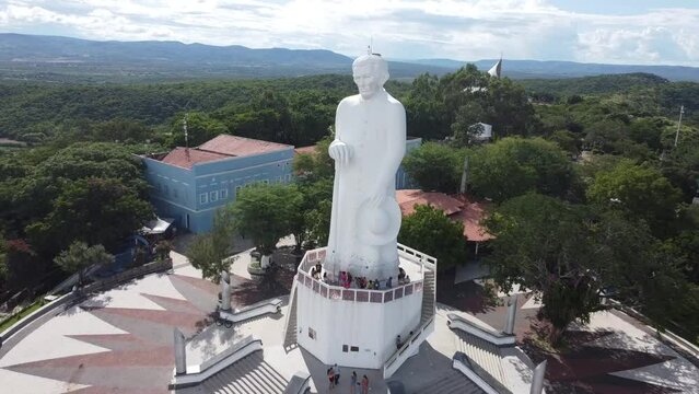 Juazeiro do Norte Crato Cariri Cear&aacute; Cidade Sert&atilde;o Nordeste Est&aacute;tua Padre C&iacute;cero Nossa Senhora Fatima Colina Horto Paisagem Igreja Museu Religi&atilde;o Religioso Chapada Araripe Religiosidade Drone A&eacute;reo