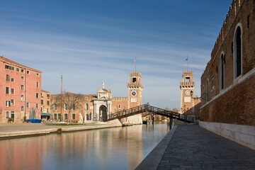 Fototapeta premium canal in the city