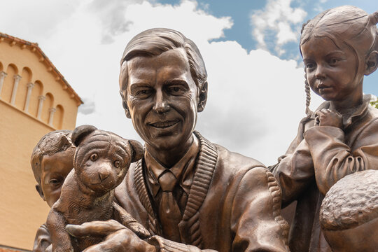 Fred McFeely Rogers &ldquo;A Beautiful Day for a Neighbor&rdquo; 360-degree outdoor sculpture at Rollins College in Winter Park, Florida by British sculptor Paul Day. Mr Rogers with Daniel Tiger and children.