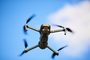 Quadcopter Drohne Hovering in Air