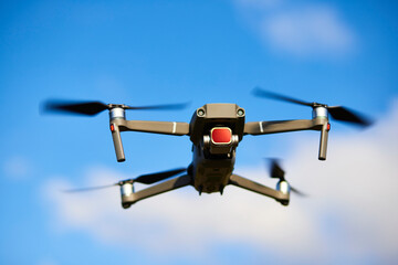 Quadcopter Drohne Hovering in Air