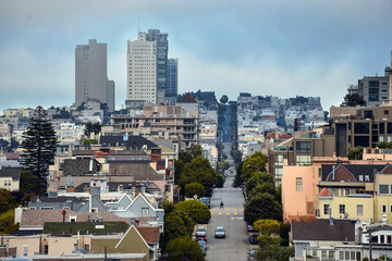 Fototapeta premium Aerial view of the beautiful streets of San Francisco with traffic of cars, people and impressive buildings 