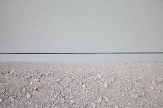 Neue Fassade mit Rollputz in Grau