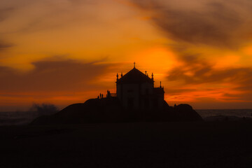 Obraz premium church at sunset