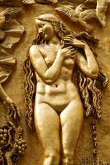 gold statue of venus  © BeeBatch