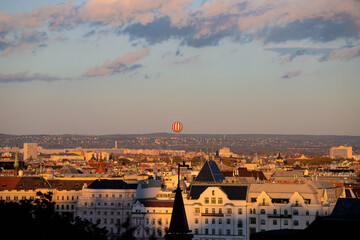 Obraz premium Budapest parliament in magic sunset, and the Danube river, Hungary