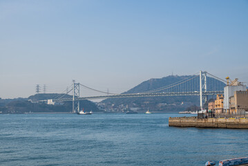 門司港から眺める関門海峡と関門橋