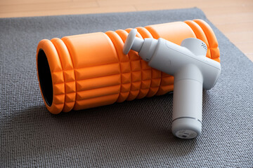 マッサージガンとローラ