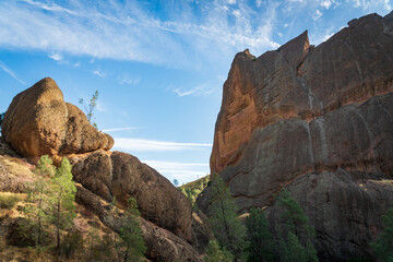 Fototapeta premium Cliff and Landscape of Pinnacles National Park