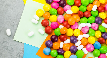 Obraz premium Skittles candy on the colorful table, colorful sweet candy