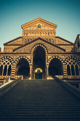 Obraz premium view of amalfi, amalfi coast, amalfi cathedral, sea, tranquility of the amalfi coast and symbols of mediterranean culture, naples, salerno, positano.