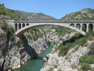 Fototapeta na wymiar Le Pont du Diable à Saint-Guilhem-le-Désert, Hérault, France