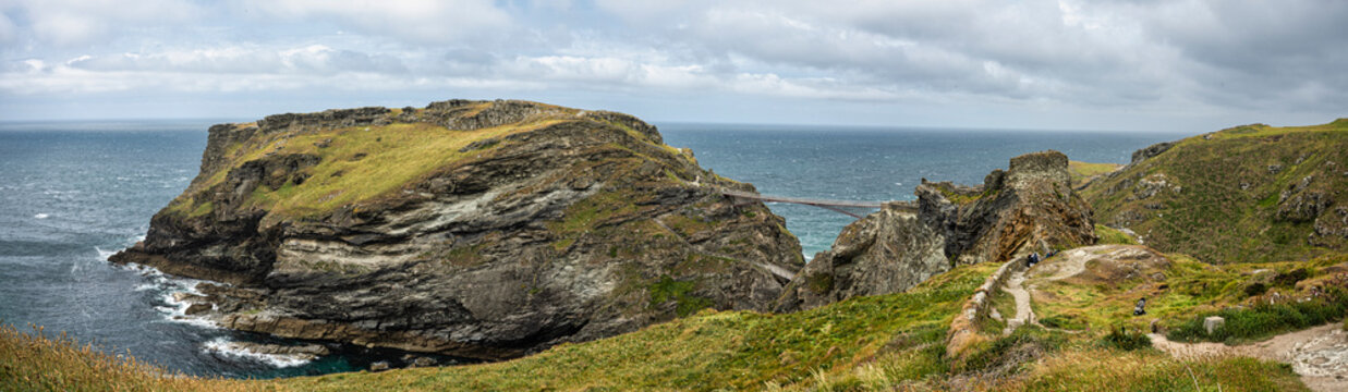 A view of lush cliffs along the coastline of Cornwall