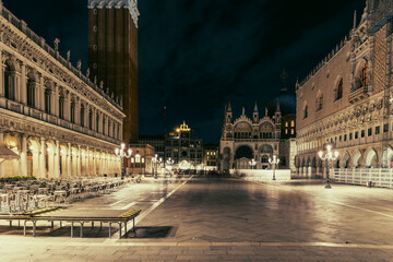 Der Marktplatz in Venedig bei Nacht