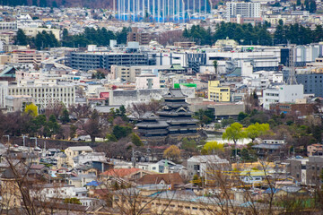 高台から見る松本市と松本城