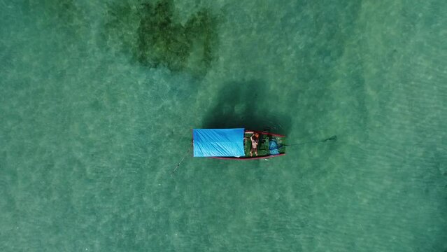 S&atilde;o Miguel dos Milagres Costa dos Corais Paisagem Praia Tropical Alagoas Brasil Mar Oceano Barcos Areia &Aacute;gua Coqueiros Litoral Turismo Viagem Viajar Natureza