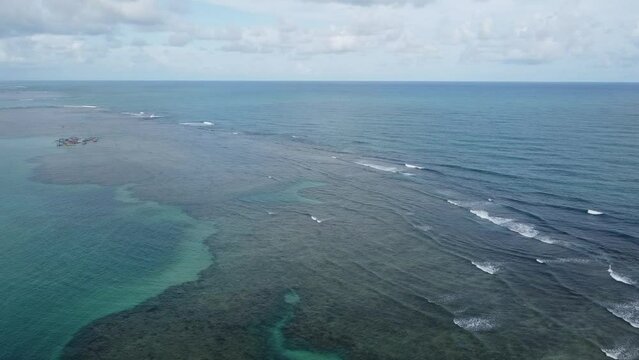 S&atilde;o Miguel dos Milagres Costa dos Corais Paisagem Praia Tropical Alagoas Brasil Mar Oceano Barcos Areia &Aacute;gua Coqueiros Litoral Turismo Viagem Viajar Natureza