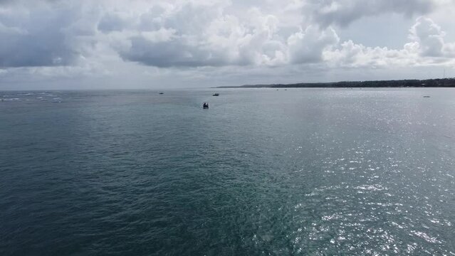 S&atilde;o Miguel dos Milagres Costa dos Corais Paisagem Praia Tropical Alagoas Brasil Mar Oceano Barcos Areia &Aacute;gua Coqueiros Litoral Turismo Viagem Viajar Natureza