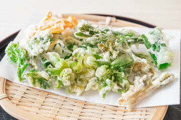 春の山野草の天ぷら