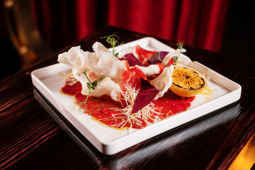 Carpaccio with lemon and rice chips.