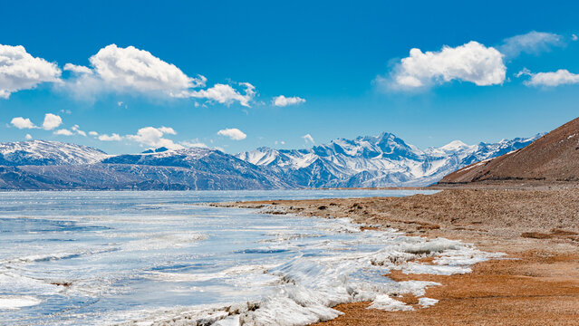 Frozen lake Tso Moriri in Leh Ladakh