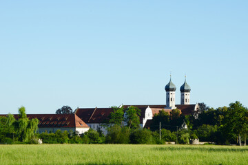 Fototapeta premium Kloster Benediktbeuern im Morgenlicht