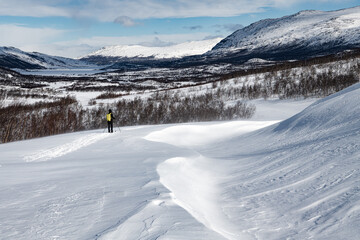 Fototapeta na wymiar Auf Skitour in den Bergen von Jotunheimen in Norwegen