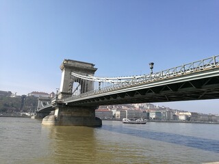 Obraz premium Budapest, Hungary: the Széchenyi Chain Bridge in Budapest, view from the Danube riverside. 