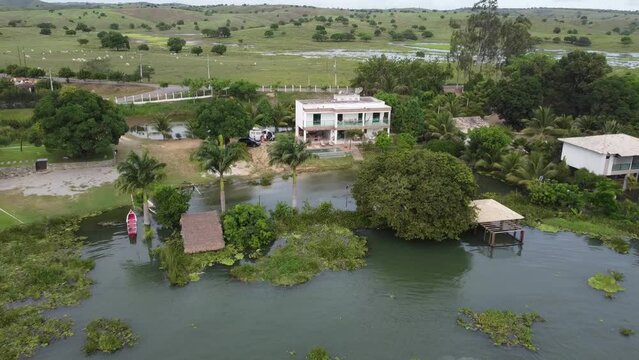 Rio S&atilde;o Francisco Fluvial Alagoas Sergipe Nordeste Barco Canoa Pesca Casa Beira Cheia Enchente Natureza &Aacute;rvores Verde Paisagem Viagem Viajar Sao Corrego S&atilde;o Chico Alagado Varzea 