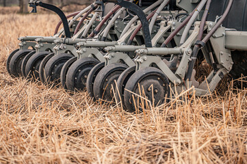 Moderne S&auml;maschine f&uuml;r Direktsaat und Mulchsaat 