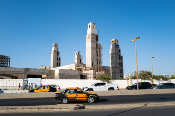 Fototapeta na wymiar Construction de la Grande mosquée de la corniche de Dakar au Sénégal