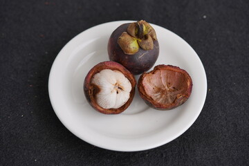 Mangosteen (Garcinia mangostana), also known as the purple mangosteen, is a tropical evergreen tree with edible fruit native to tropical lands surrounding the Indian Ocean. Cacao Pirêra, Amazonas.