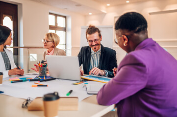 Obraz premium Multiracial business group of people having a meeting in an office